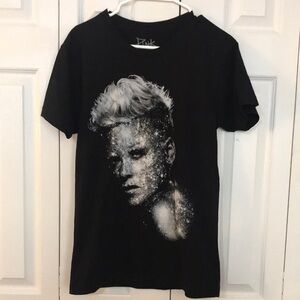 PINK  Short-Sleeve Graphic Concert Tee